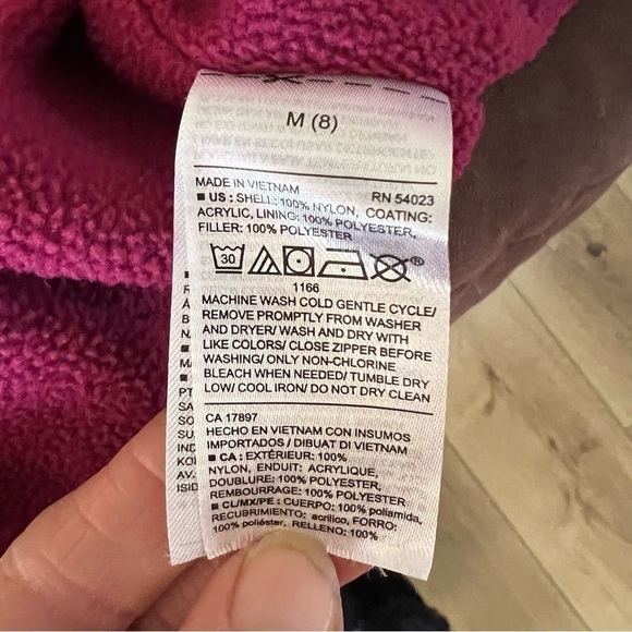 Old Navy Burgundy Sleeveless Puffer Vest, Zip Front, 2 Pockets, M (8) - Picture 10 of 12